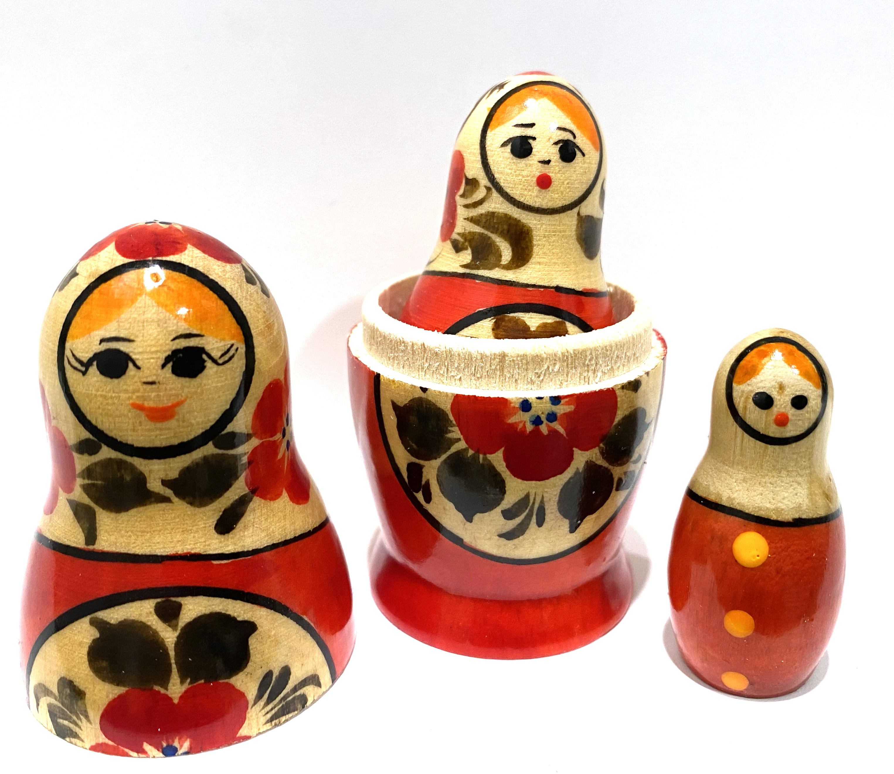 Vyatka Matryoshka Red with scarf (3 nested set)
